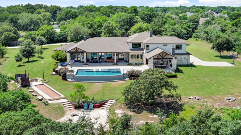 Primary Bathroom in Luxury Custom Home by Mosaic Homes in Belton, TX